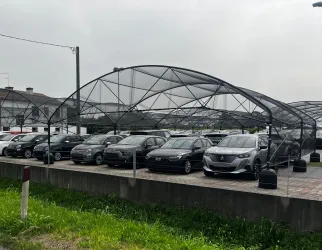 Strutture antigrandine per concessionarie